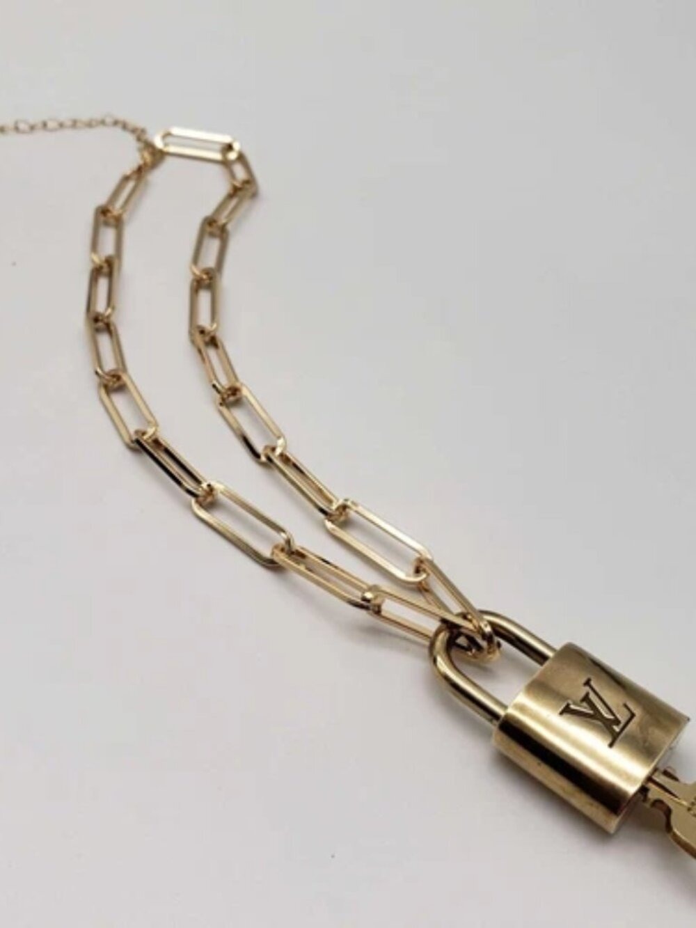 Gold-Plated Necklace with Authentic Louis Vuitton Padlock - Picture 7 of 8